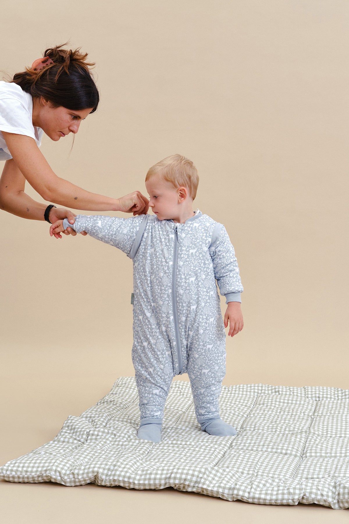 Schlafsack mit Ärmeln und rutschfesten Socken – Woodland – TOG 2.5