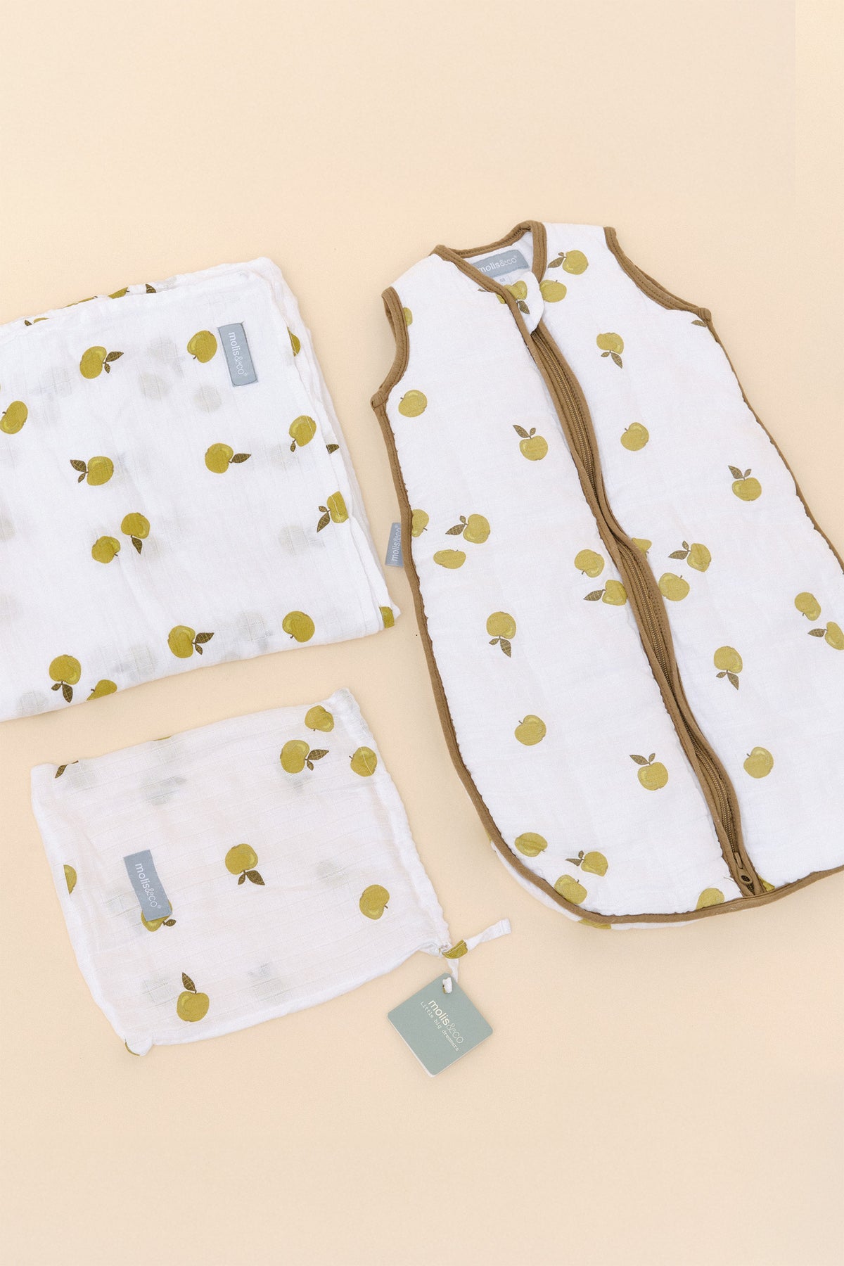 Apples Baby Muslin Pack (2 products): bamboo muslin blanket + muslin sleeping bag TOG 2.5