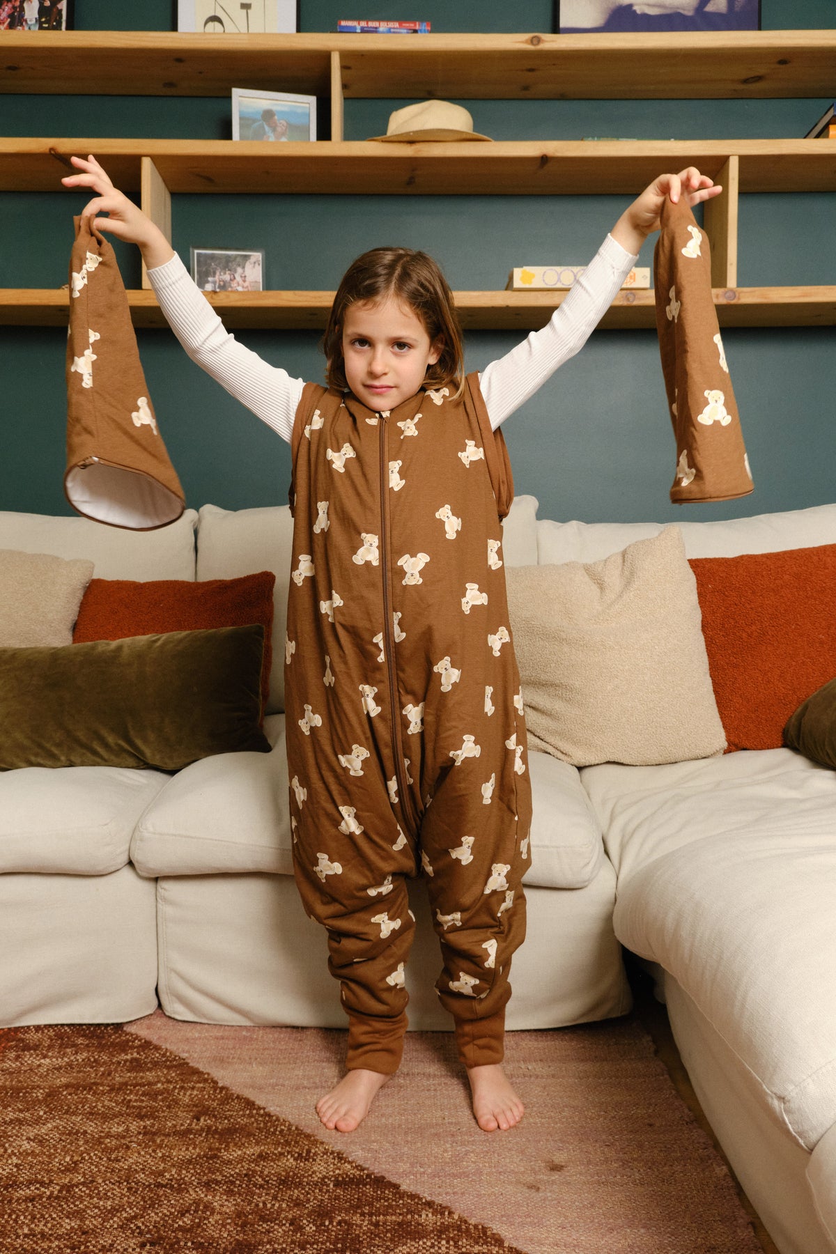 Schalfsack mit Ärmeln und rutschfesten Socken – Teddy Mocca – TOG 1