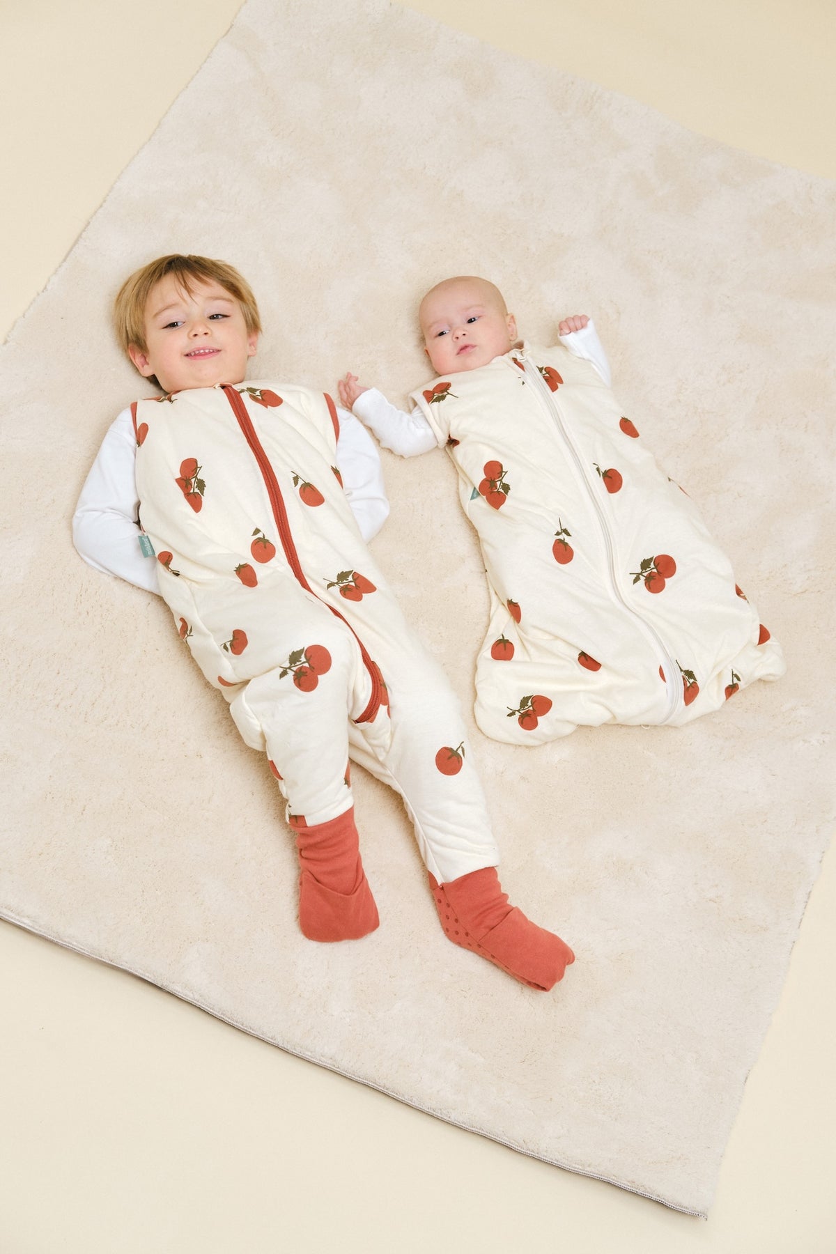 Brothers Pack Tomatoes (2 products): jumpsuit + baby sleeping bag TOG 1