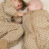 Schlafsack mit Ärmeln und rutschfesten Socken – Brown Checks - TOG 1