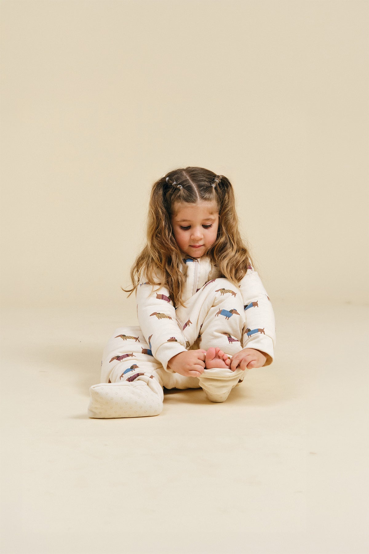Sleeping jumpsuit with sleeves and socks - Fancy Teckels - TOG 2.5