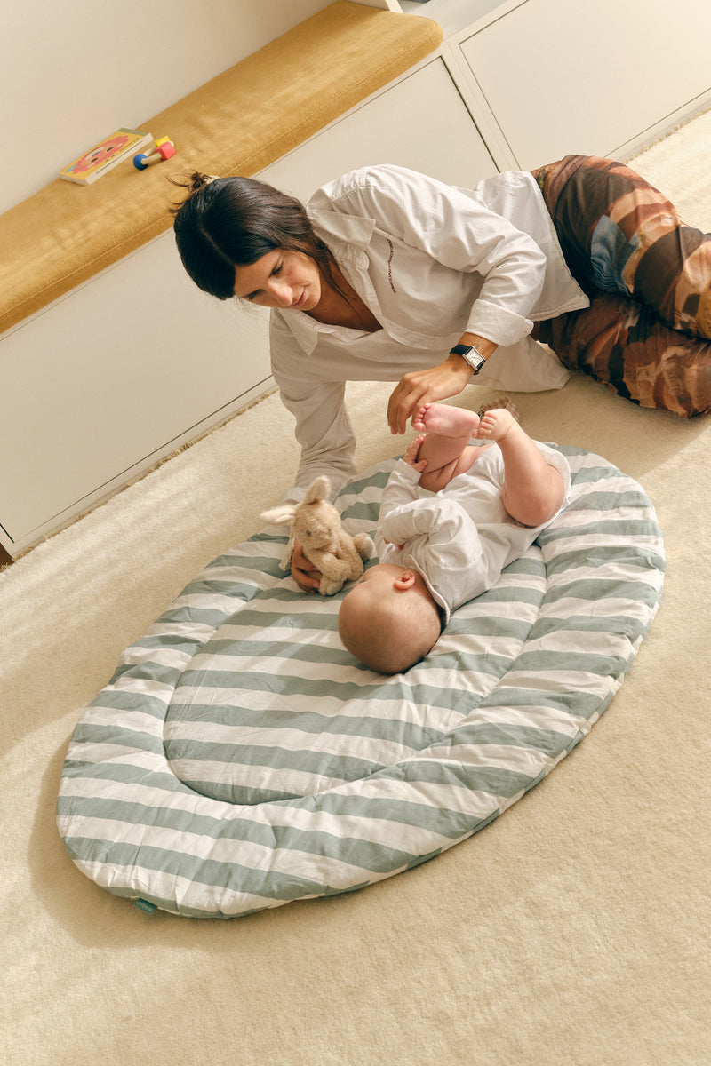 ROUNDED CRAWLING BLANKET - POPCORN STRIPES