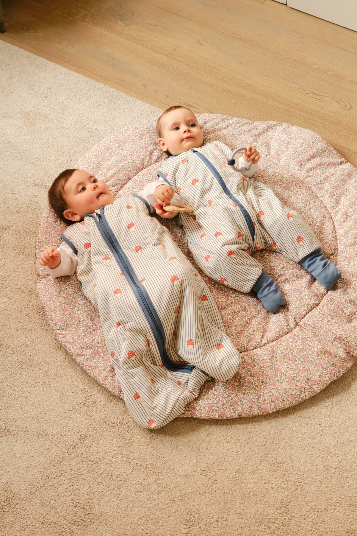 Geschwister Mushrooms Pack (2 Produkte): Schlafoverall + Schlafsack TOG 1