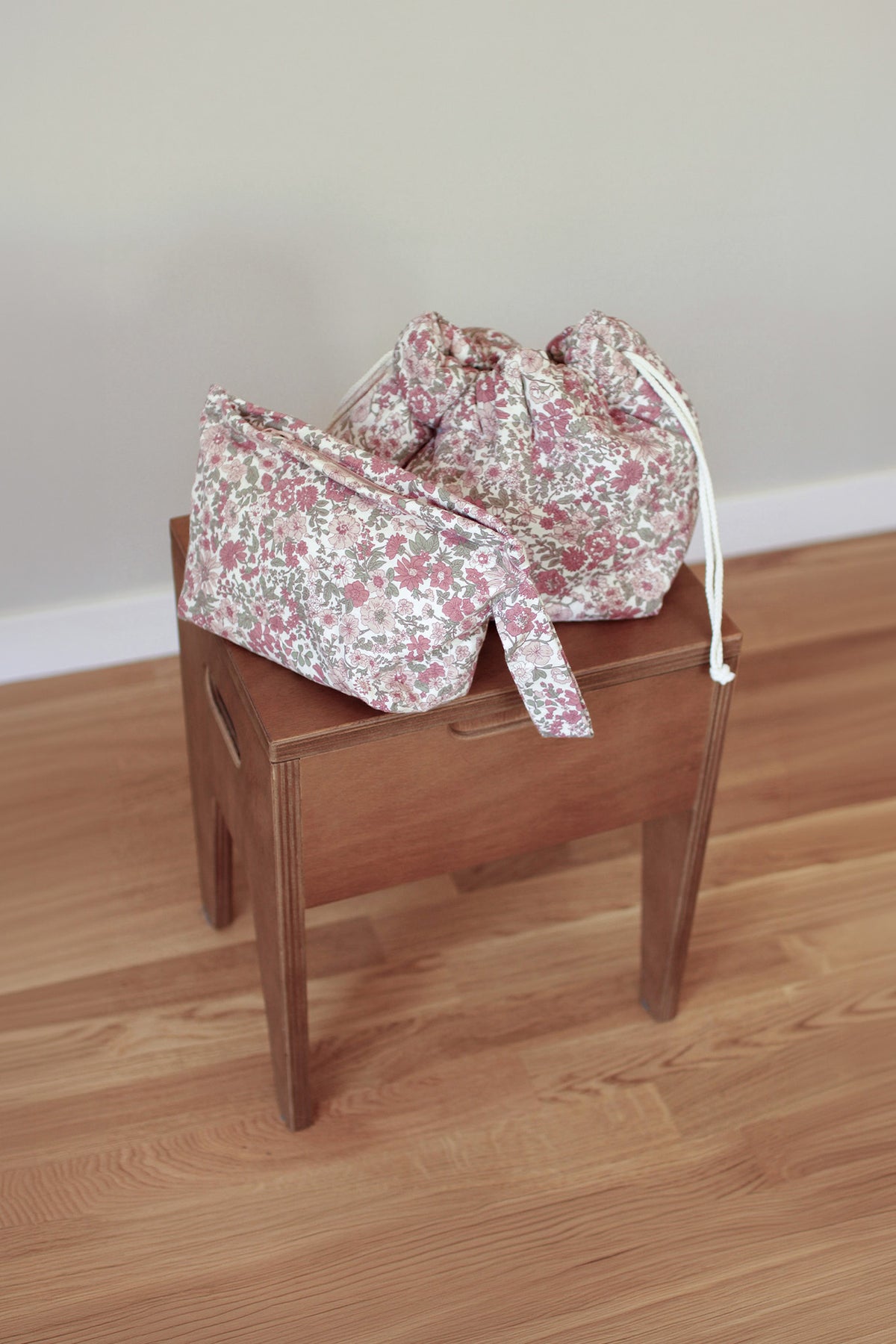 Travel toiletry bag - Winter Comelina