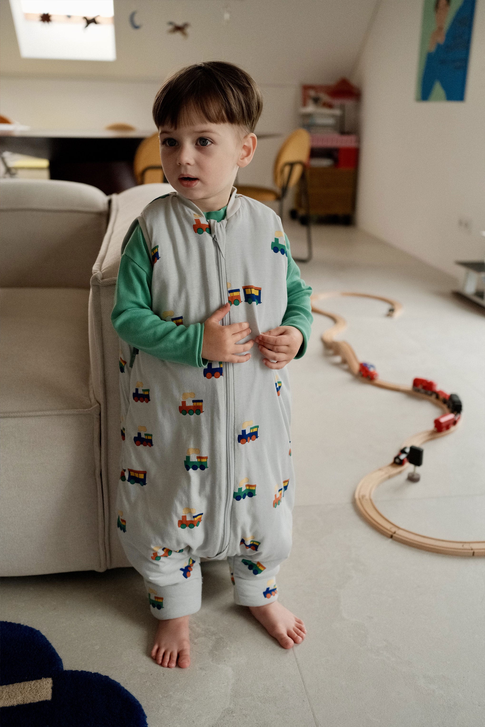 Schlafsack mit Füßen für Babys ideal für den Winter. Tiny Trains