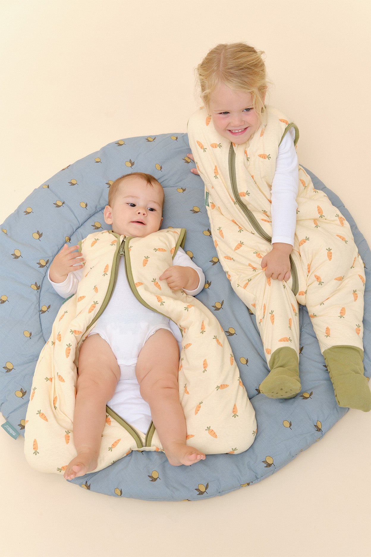 Melissa & Doug Set Gioco Cura Dei Cavalli - Con 23 Pezzi Incluso Cavallo Di Pezza Far Finta Di 64367 Zoom Melissa & Doug Set Gioco Cura Dei Cavalli - Con 23 Pezzi Incluso Cavallo Di Pezza Far Finta Di 64367 Zoom