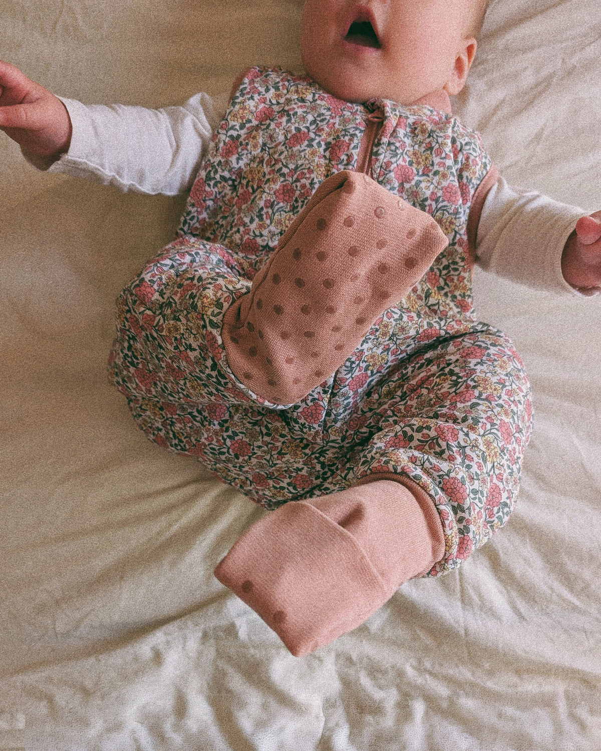 Pijama manta con calcetines antideslizantes - Peony - TOG 1